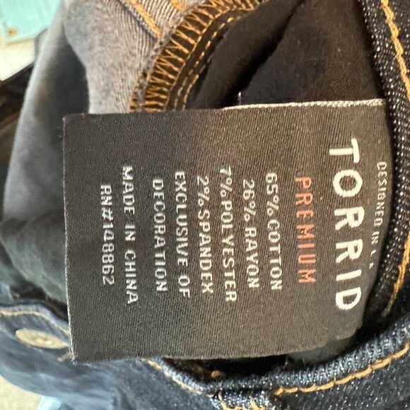 Torrid Premium Boyfriend Jeans Size 22 Medium Wash Raw Hem Stretch Denim - Picture 11 of 11